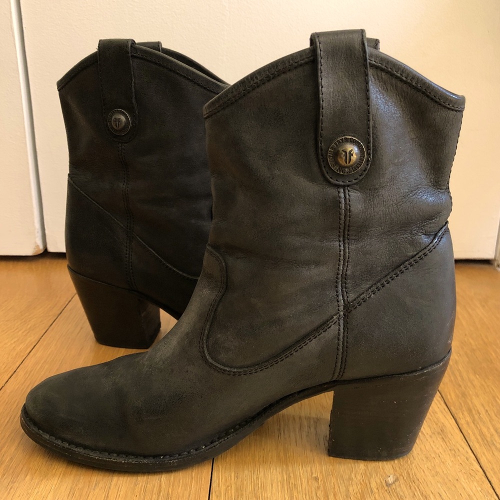 FRYE Women's Black Jackie Button Short Boot